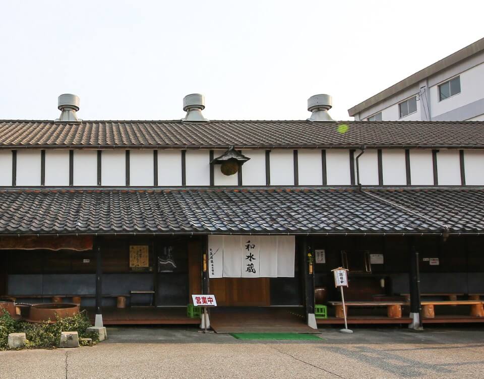 Murakami City’s first salmon specialty restaurant, Izutsuya. Haiku, Basho Matsuo is also known as the Hatago