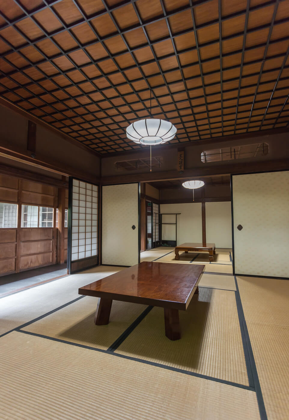 Tokeien is the branch of Watanabe’s house with wooden tiled Japanese tiled-roofed building