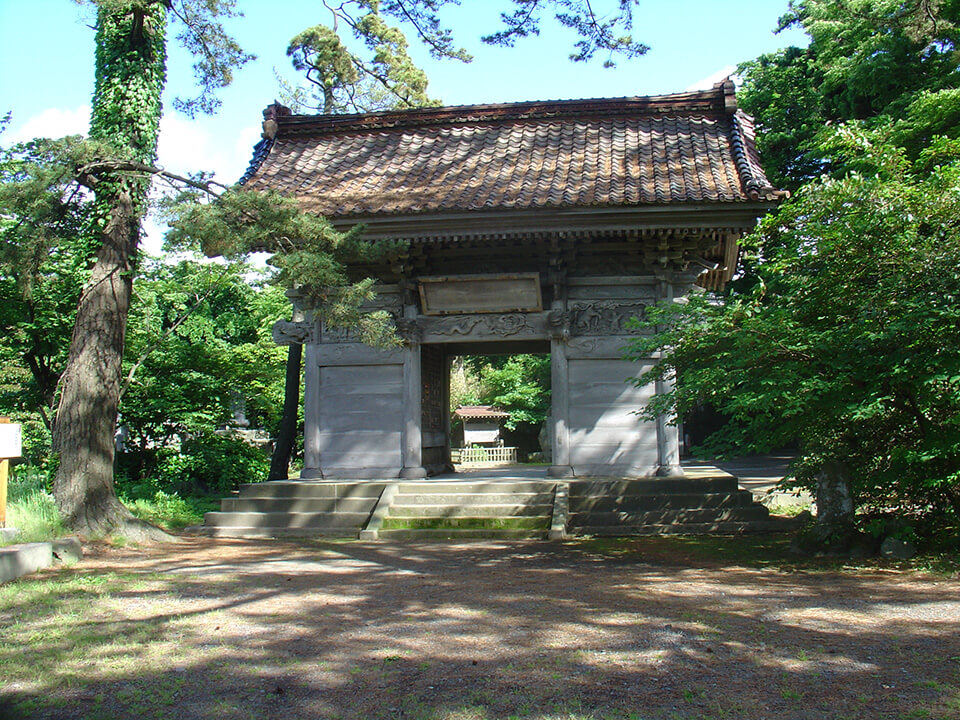 Jimanji temple is the northernmost destination of the Okunohodo Road