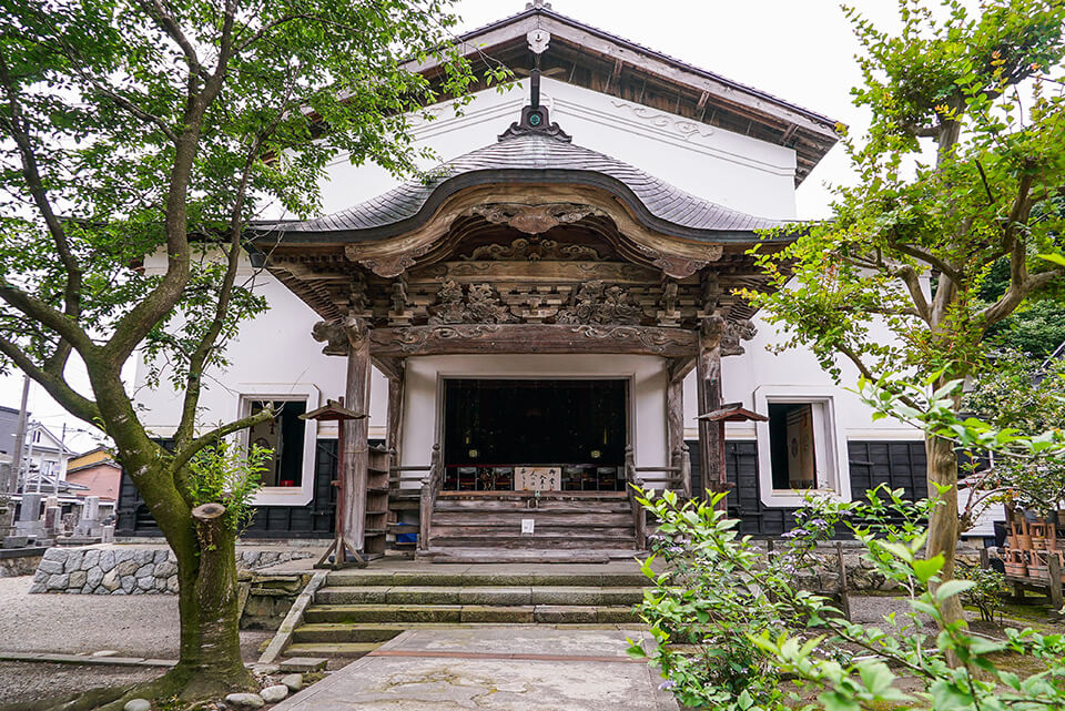 Jonenji, also known for Basho Matsuo’s visit, is a temple of the Jodo sect