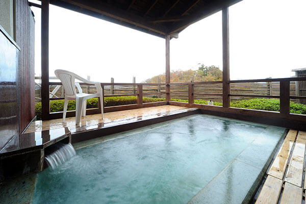 Ryokan “Ichie” with a large public bath and open-air bath