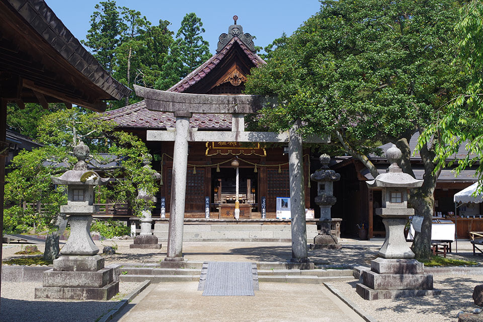 Shonai Shrine in old citadel site of Tsurugaoka Castle was built in 1877