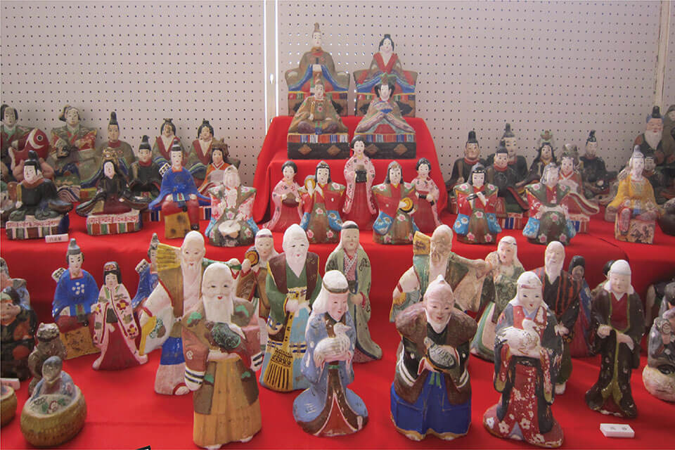 Charming Hina Dolls of Tohoku region with a historical background